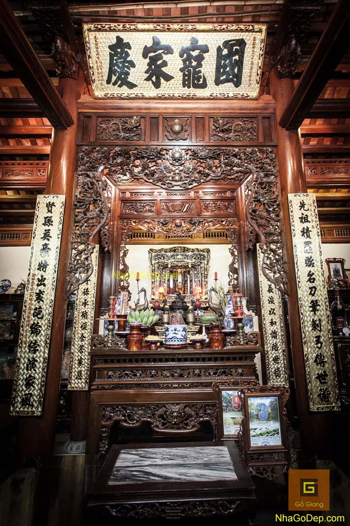 Cách sắp xếp bàn thờ thần Phật, gia tiên thế nào để gặp nhiều may mắn?