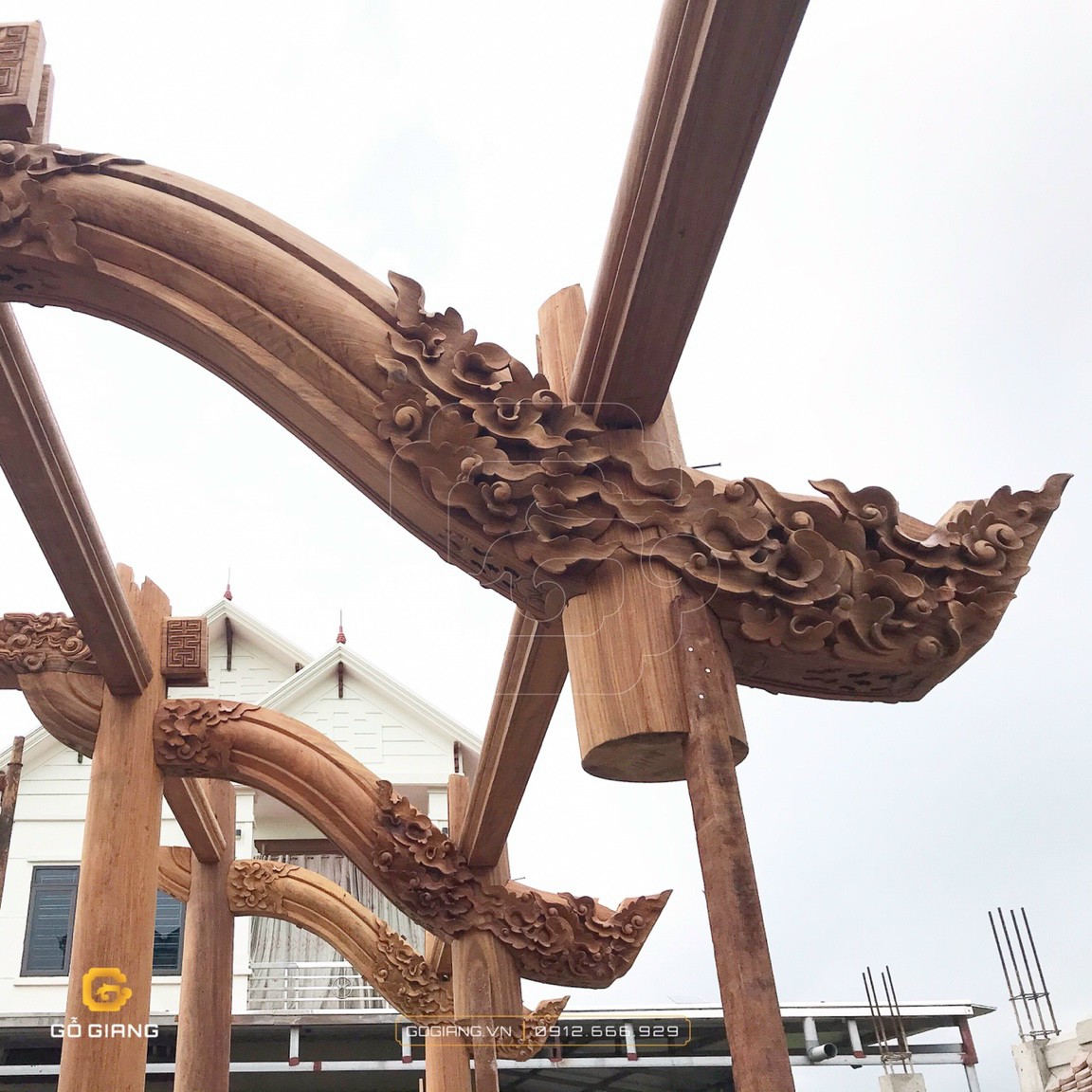 Buổi lắp dựng đầu tiên của công trình nhà gỗ 3 gian 2 chái tại Quế Võ, Bắc Ninh