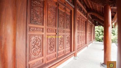 Tìm hiểu về cánh cửa bức bàn ở nhà gỗ cổ miền Bắc