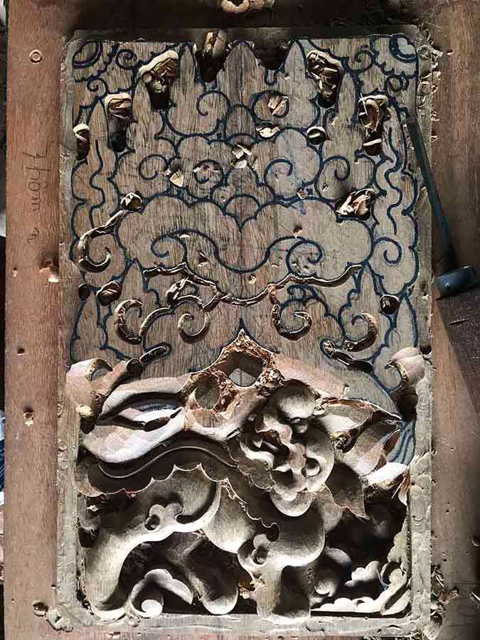 Chạm khắc hoa văn nhà gổ cổ truyền